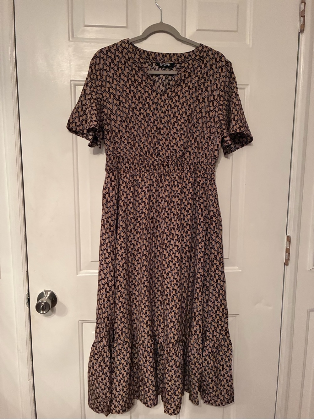 BloomChic Tan & Black Geometric Short Sleeve Midi Dress